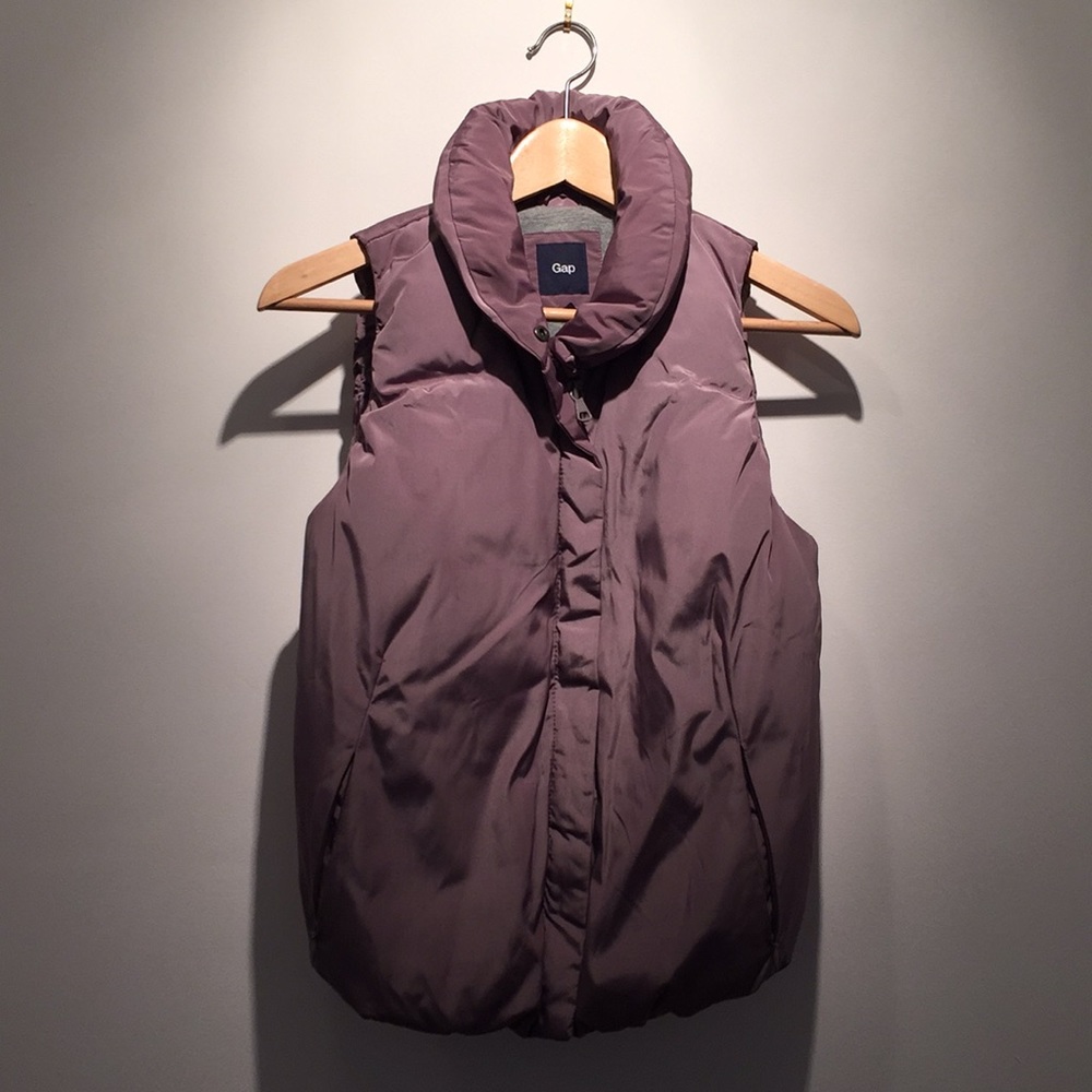 Violet nylon puffy vest. XS GAP